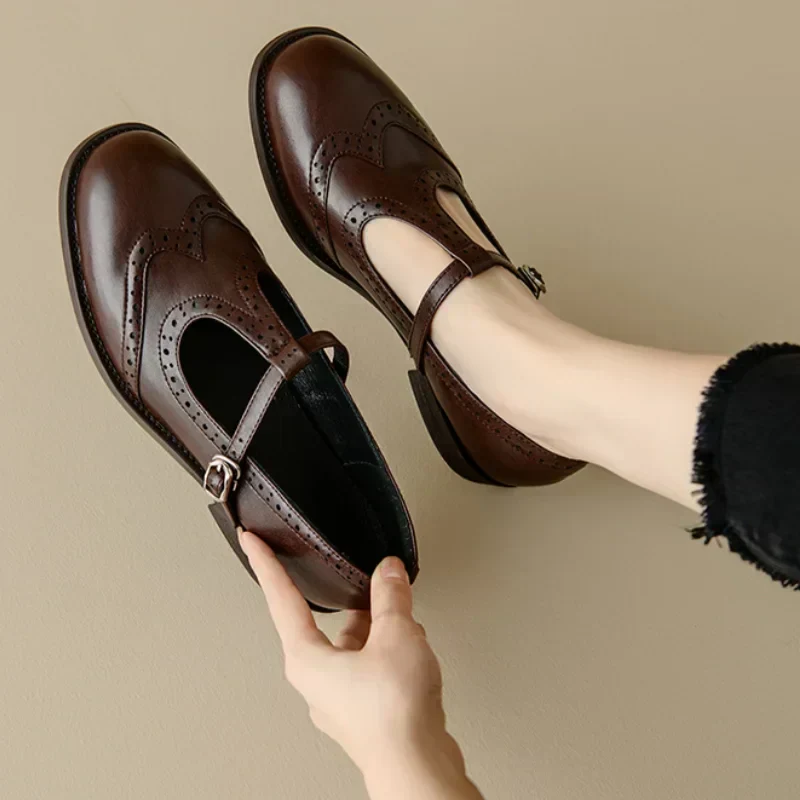 Giovanna – Eleganti scarpe con T-strap per donne